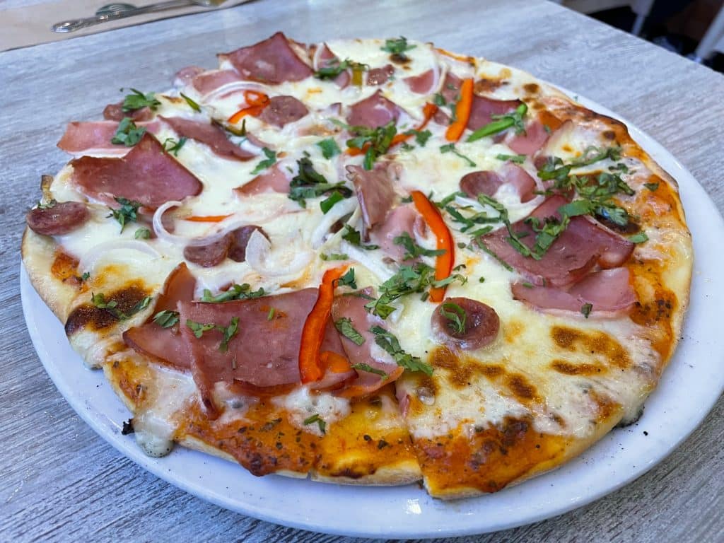 Pizza au resto Pizzarella de Rodadero