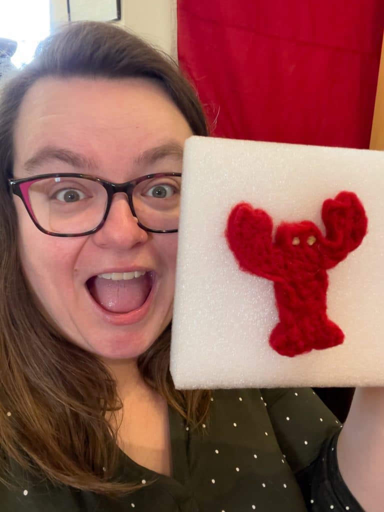 Jennifer avec son homard lors de l'activité de felting - quoi faire en Nouvelle-Écosse en hiver