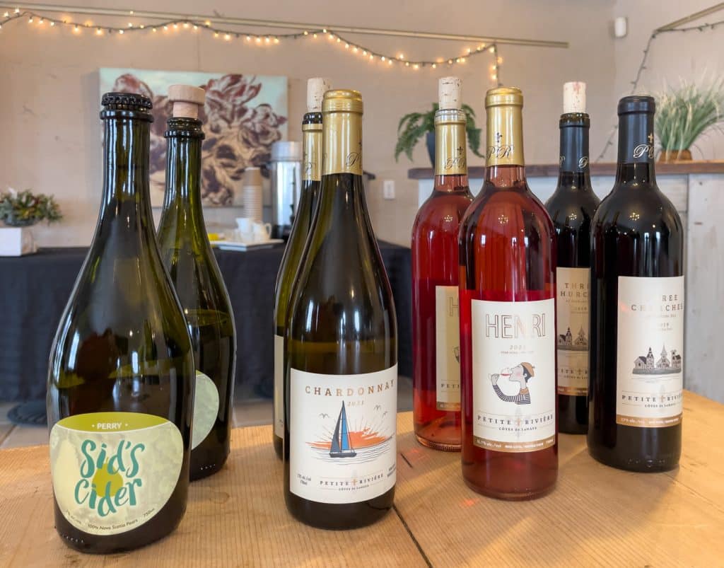 Bouteilles de vin de Petite-Rivière Winery