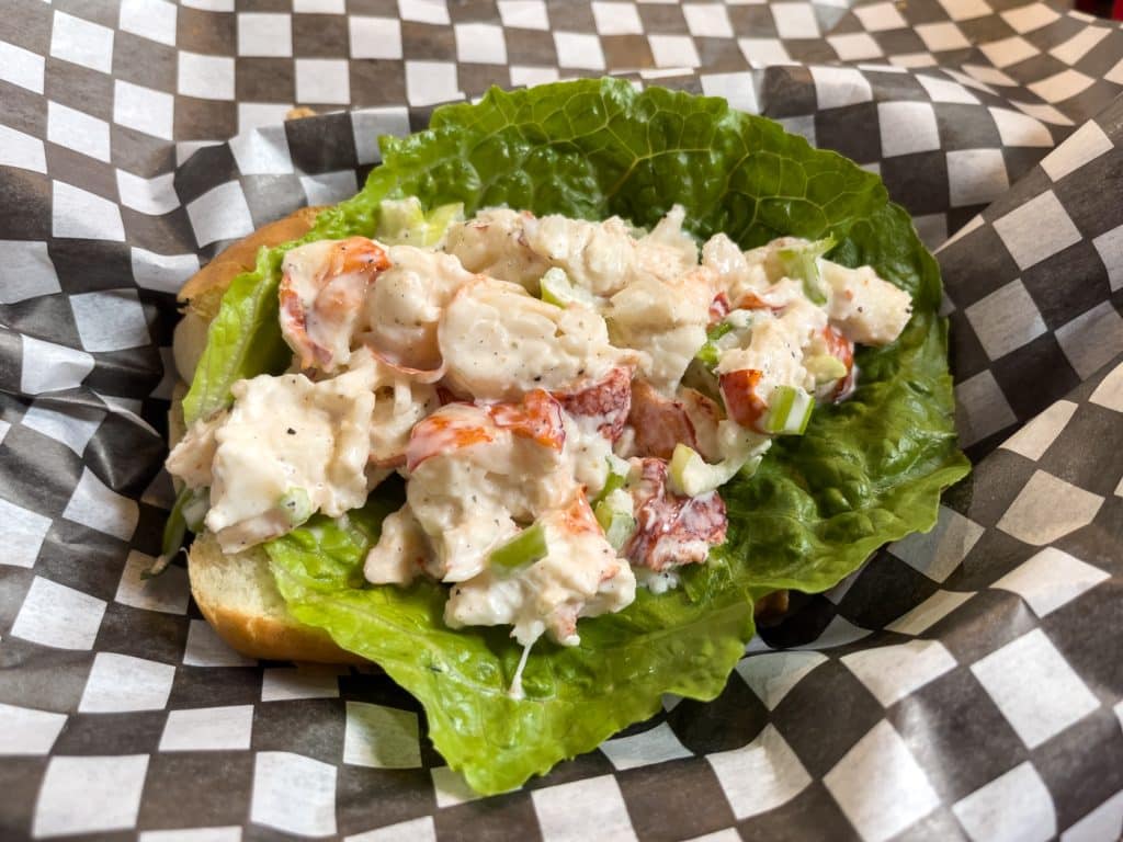 Lobster Roll au Portside Restaurant du Starboard Inn à Barrington