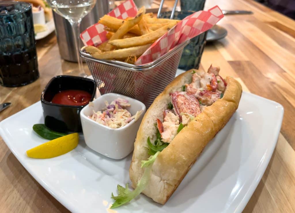 Lobster roll The Salt Banker Restaurant à Cape Sable Island