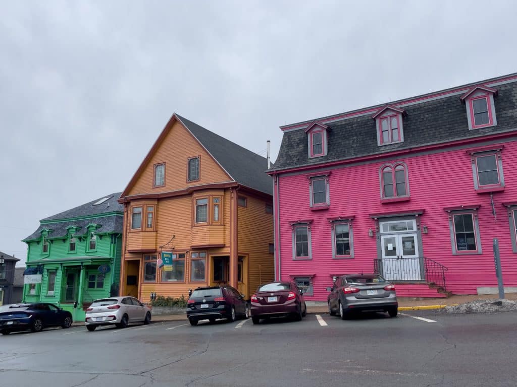 Maisons colorées de Lunenburg pendant le Lunenburg Walking Tours