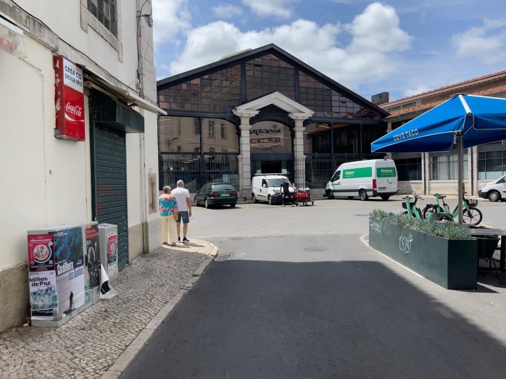 Vu de l'extérieur du Time Out Market à Lisbonne au Portugal