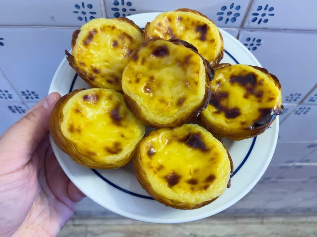 Assiette de pasteis de Nata Belem au Portugal