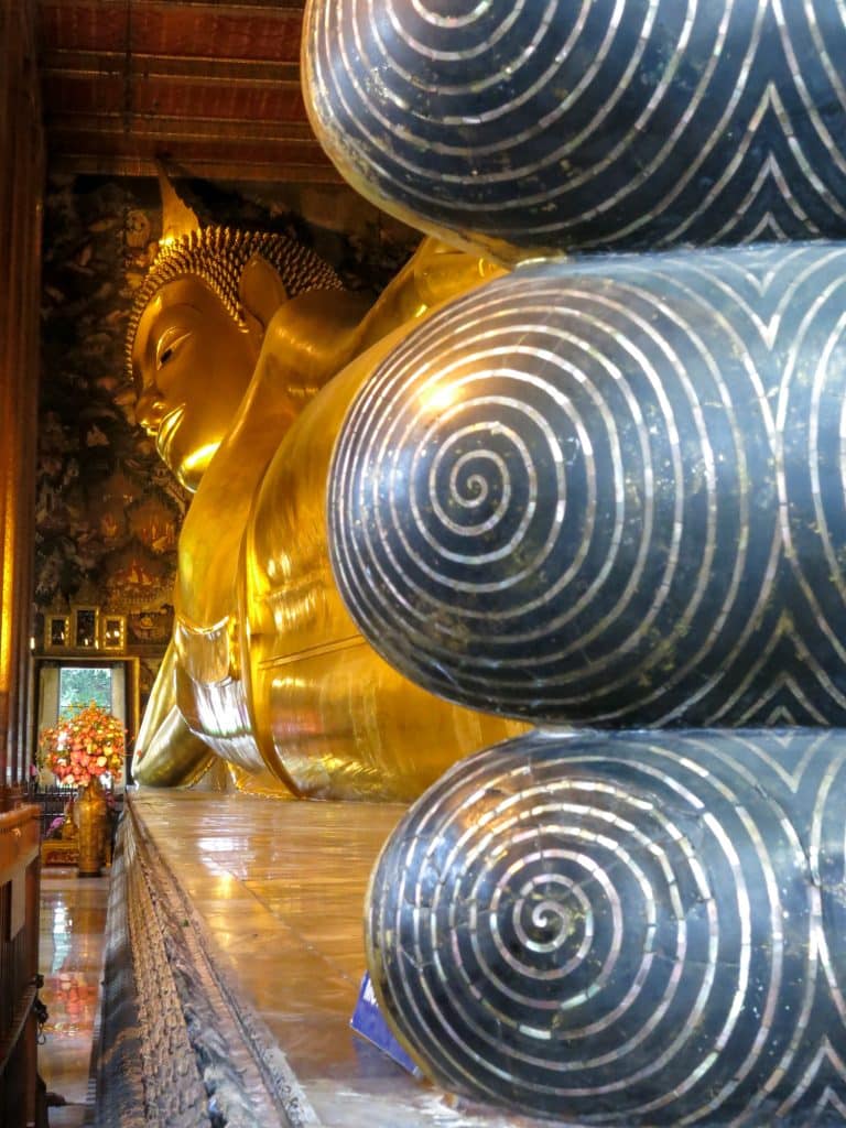 Pieds du géant bouddha au Wat Pho