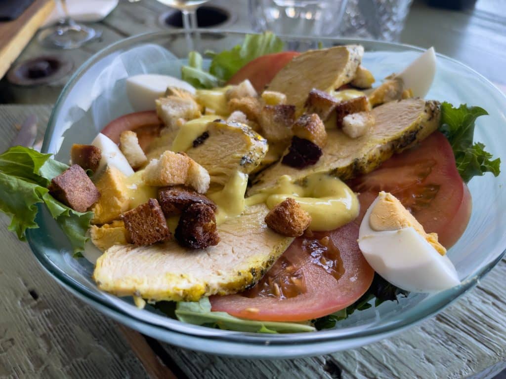 Salade niçoise du restaurant Vestigius de Lisbonne