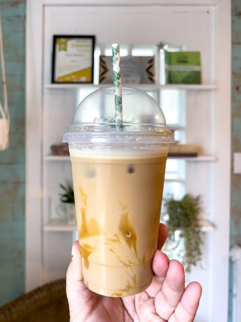 Café glacé lors de mon tour de Rivière-du-Loup gourmand chez Brioches et Babioles