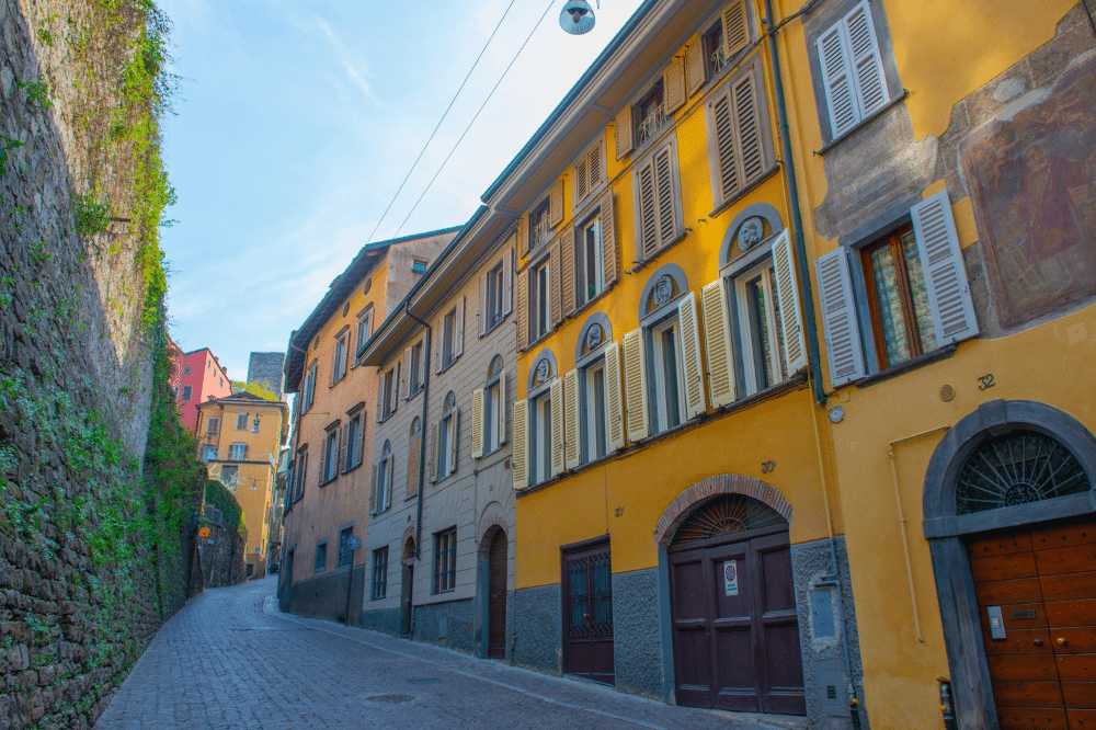 Rue de la Citta Alta à Bergamo, Italie