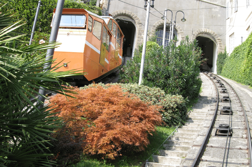 Le Funiculaire de Bergamo, Italie.