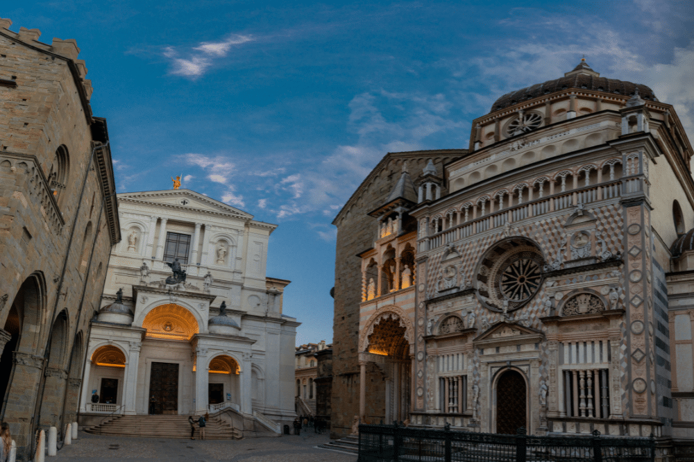 Piazza Del Duomo / PLaza de la cathédrale à Bergamo, Italie