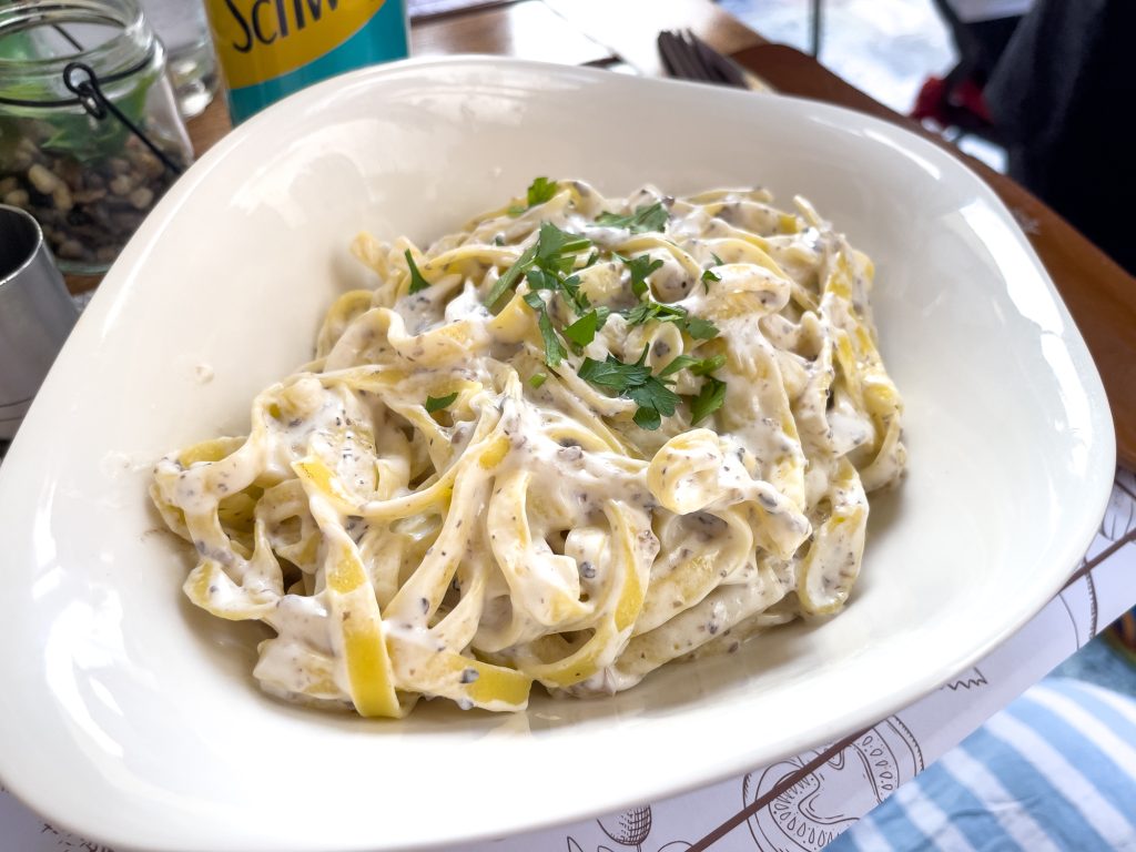 assiette de pâtes - meilleurs restaurants où manger à Kotor - La Catedral Pasta Bar