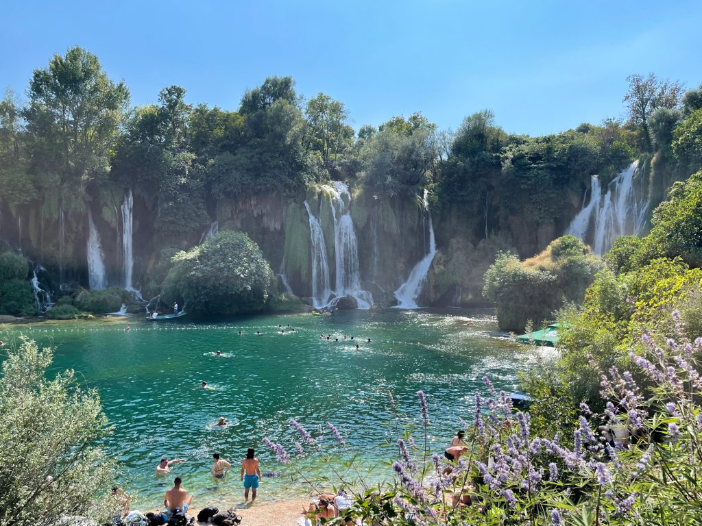 Baigneurs aux chutes de Kravice