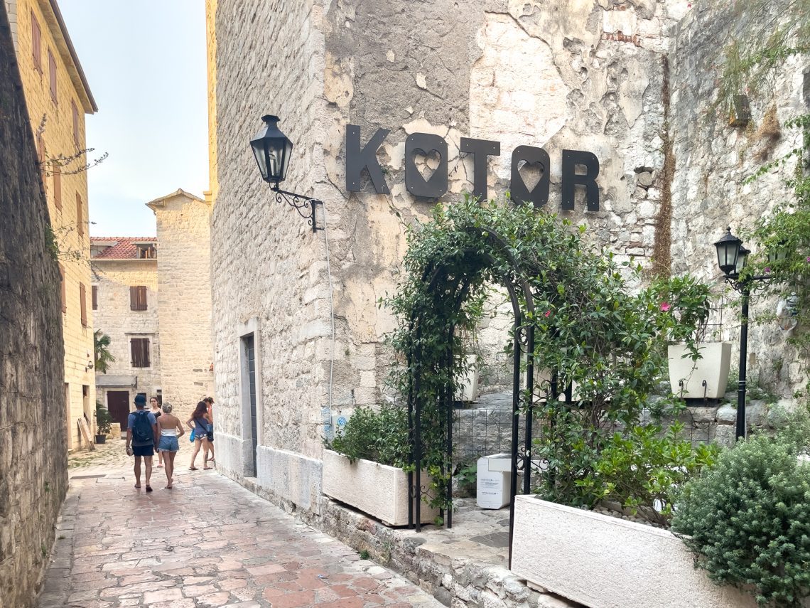 Enseigne de Kotor Monténégro