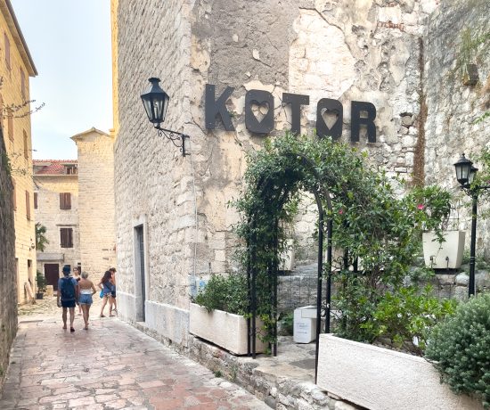 Enseigne de Kotor Monténégro