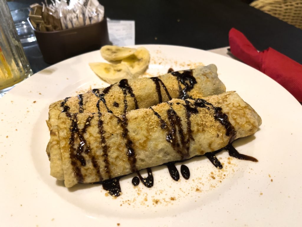 Palacinke, crêpes avec chocolat et banane