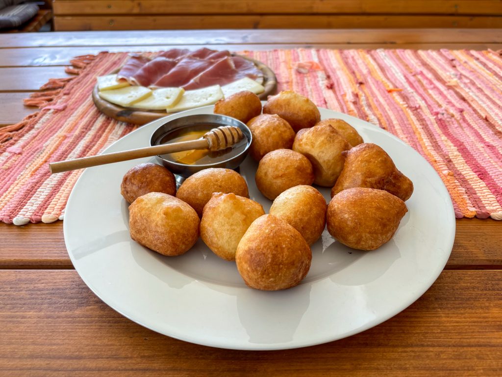 Priganice, boules de pâtes avec miel