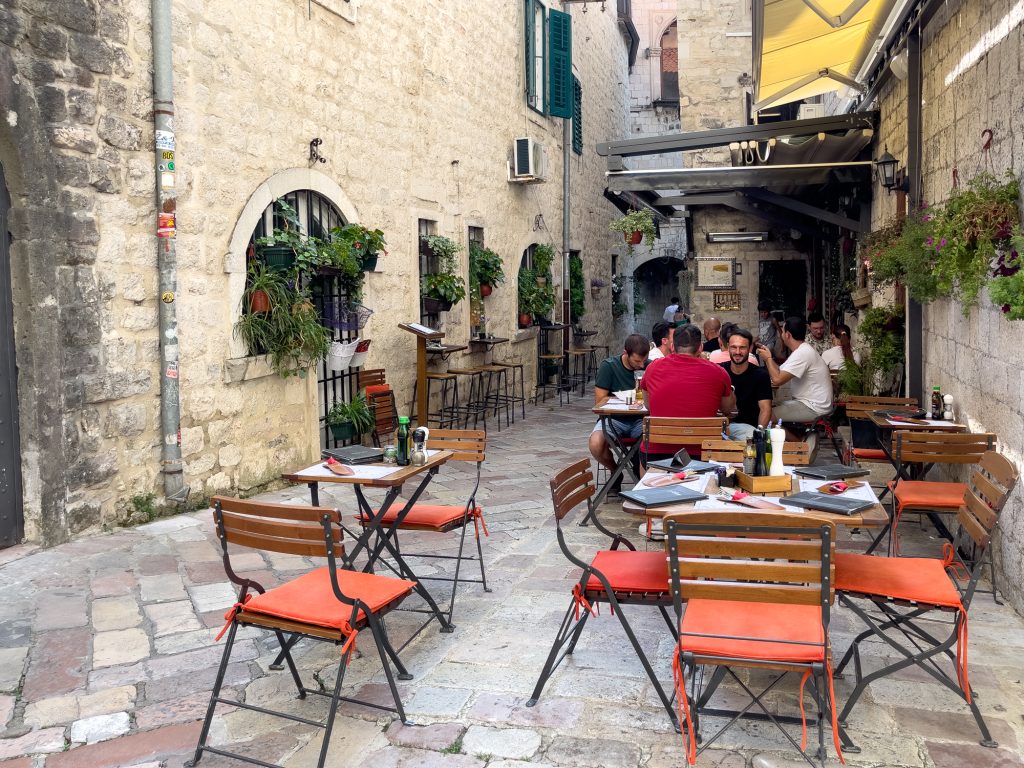 Terrasse du restaurant La Catedral où manger à Kotor