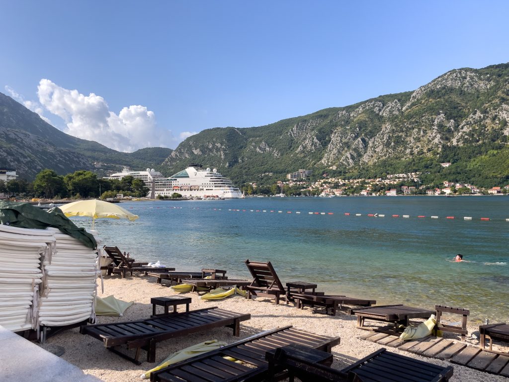 Transats sur Kotor Beach