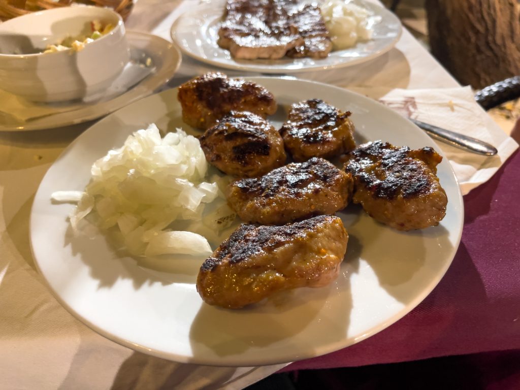 Upstipci, boulettes de viande au restaurant Pod Volat de Podgorica