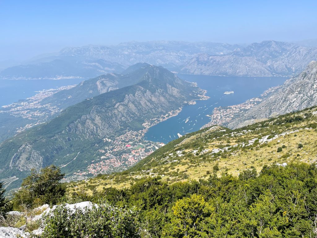 Vue du bar Horizont à Kotor