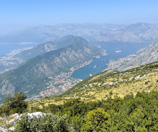 Vue du bar Horizont à Kotor