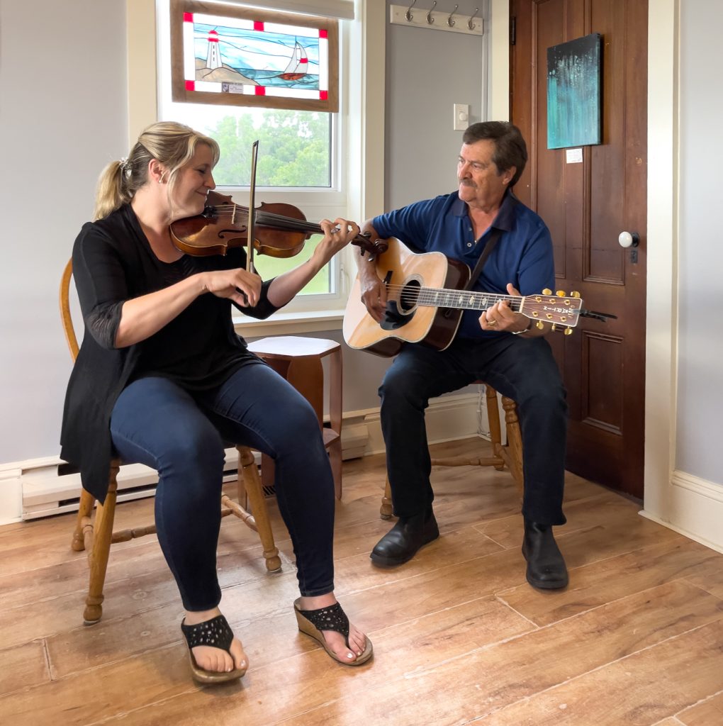 Christal Crowell et son père Jonny Thibault - Cuisine Robicheau - Quoi faire à Clare