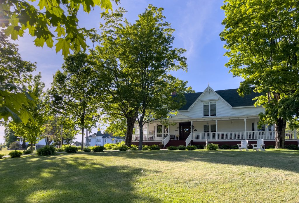 Grande maison blanche de l'auberge de Nouvelle-Écosse - Gillespie House Inn