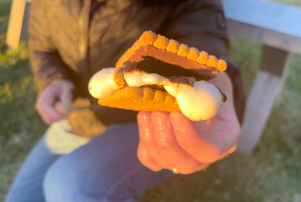 Smores au coucher de soleil du Argyler Lodge