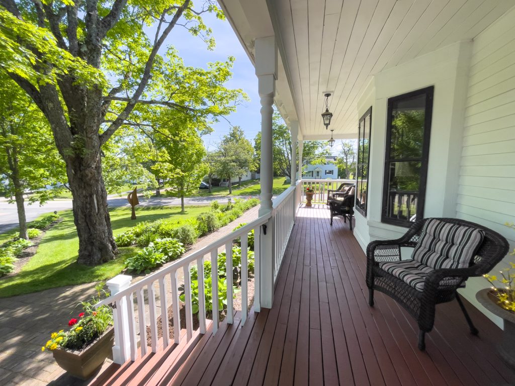 Terrasse du Gillespie House Inn - Hébergement à Parrsboro