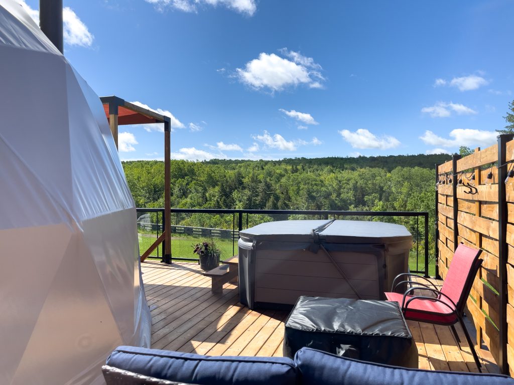 Terrasse et spa Valley Sky Glamping Dome
