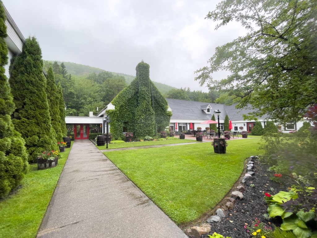 Terrain de la Glenora Distillery du Cape Breton