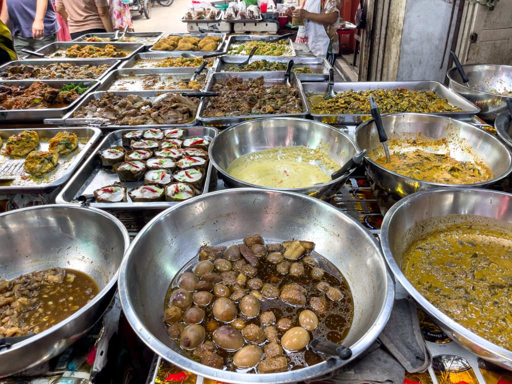 assortiment de curry - visites guidées gourmandes à Bangkok
