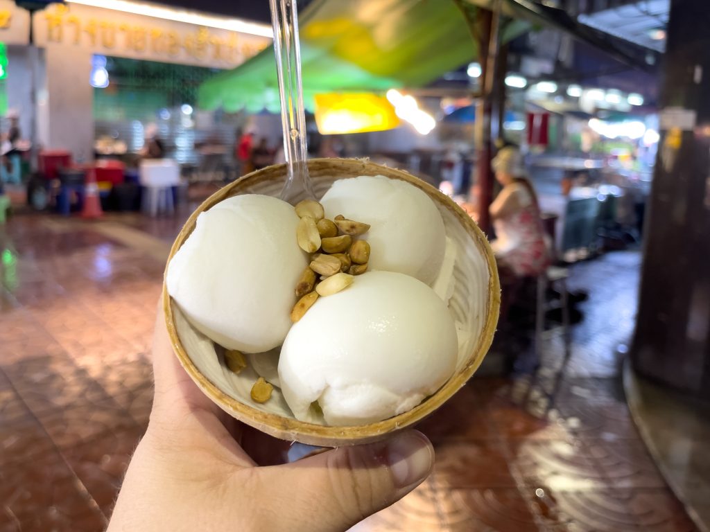 crème glacée aux peanuts à Bangkok