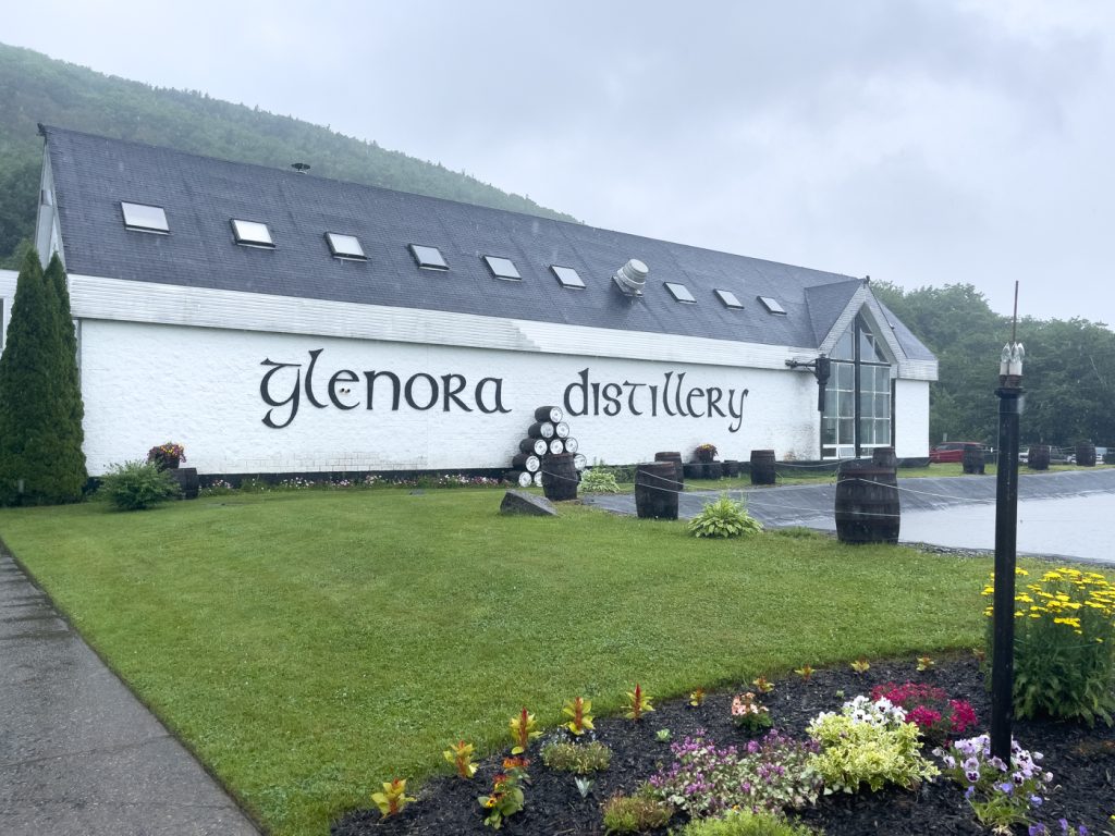 Extérieur du Glenora Distillery à Mabou sur la Cabot Trail