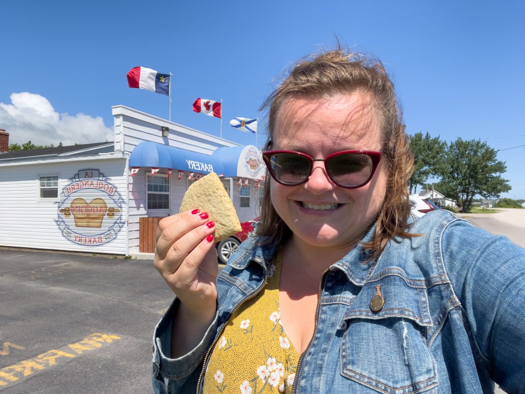 Jennifer avec oat cake de Nouvelle-Écosse