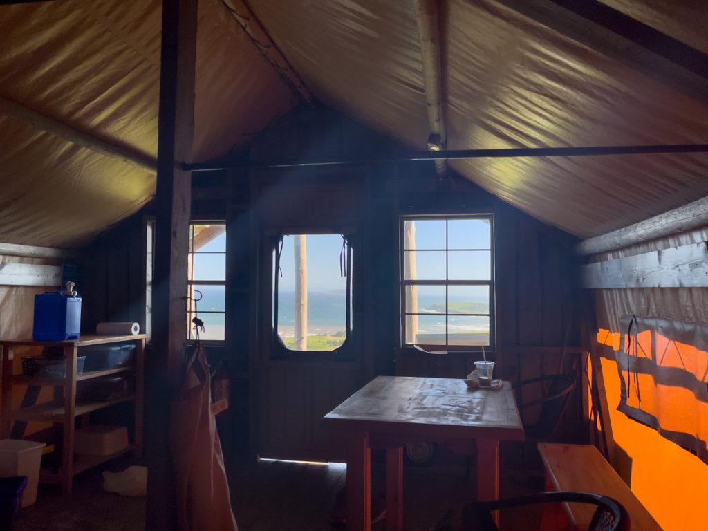 Matin ensoleillé au Glamping Off the Beaton Path d'Inverness