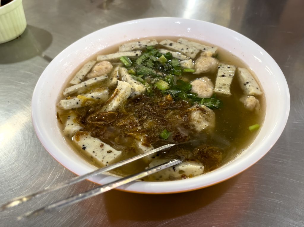 Soupe de nouilles de tapioca au poivre