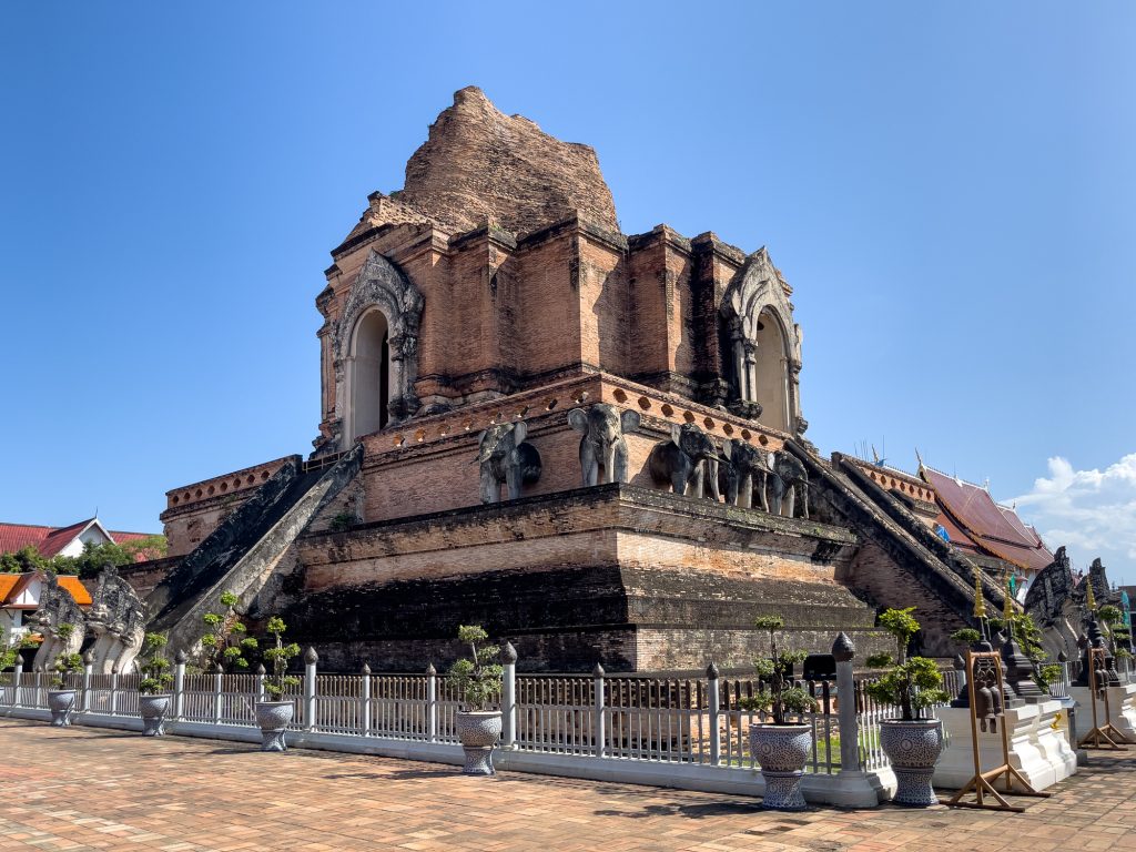 Temple Chedi Luang à Chiang Mai