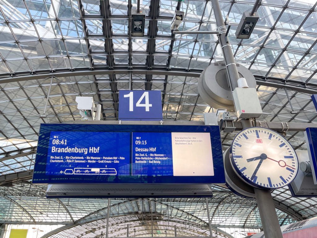 Gare de Lübeck - Affichage de la Deutsche Bahn