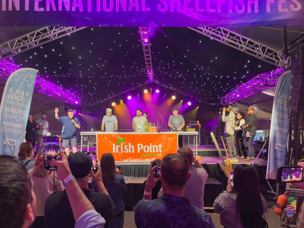 Compétition de shucking au Prince Edward Island International Shellfish Festival