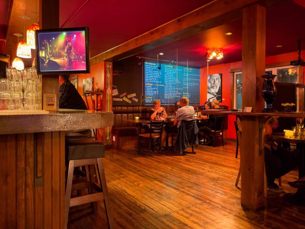 Intérieur du restaurant Aux pas perdus