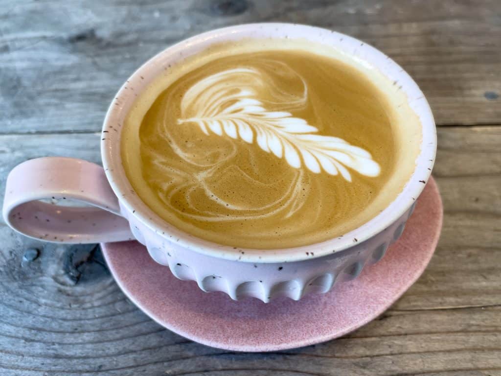 Latte du café Thérèsa aux îles de la Madeleine