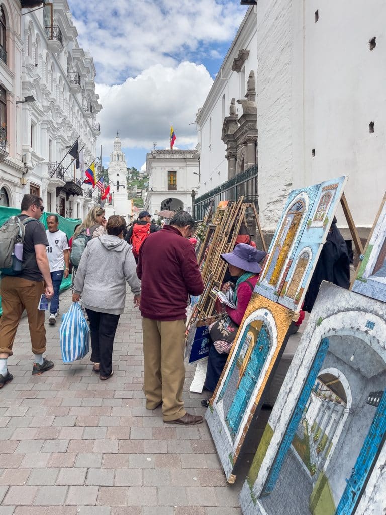 Artisans dans les rues de la capitale d'ÉQuateur