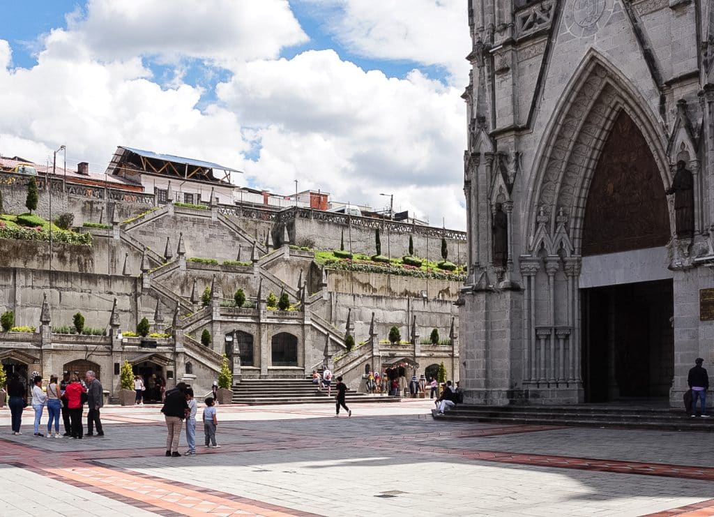 Cour intérieure de la basilica del voto nacional