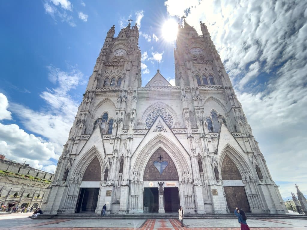 Façade de la basilica del voto nacional