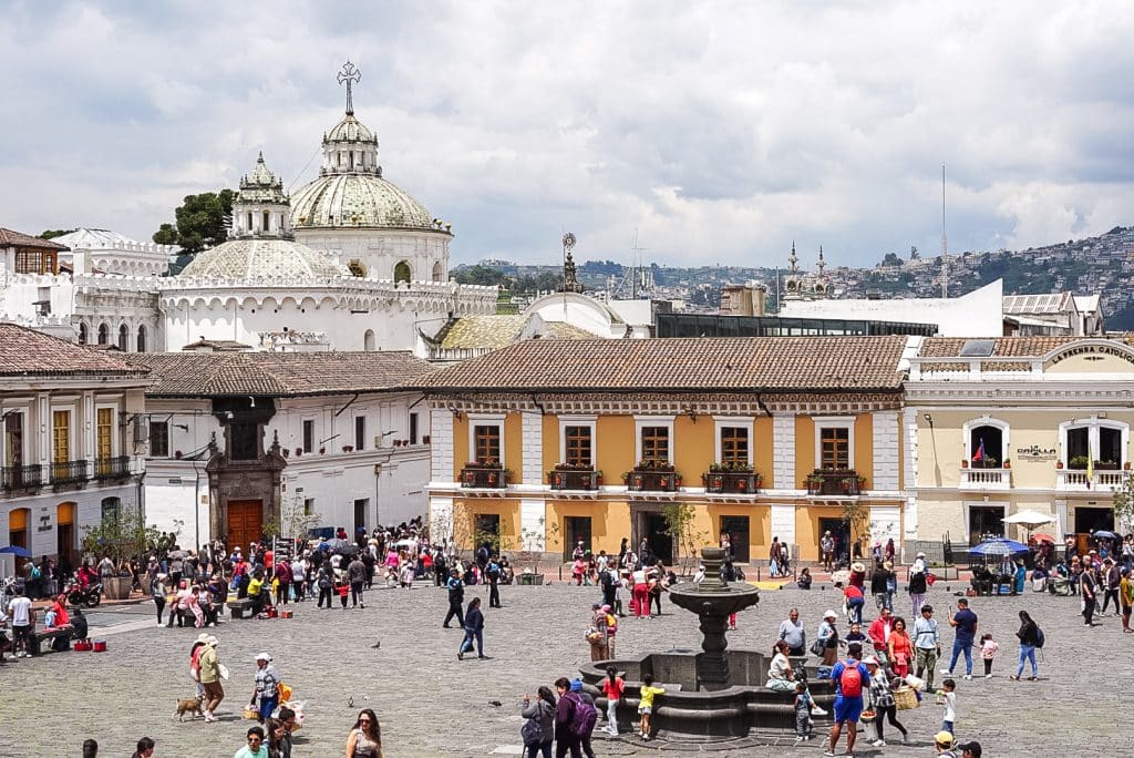 Vue sur la plaza San Francisco de Quito