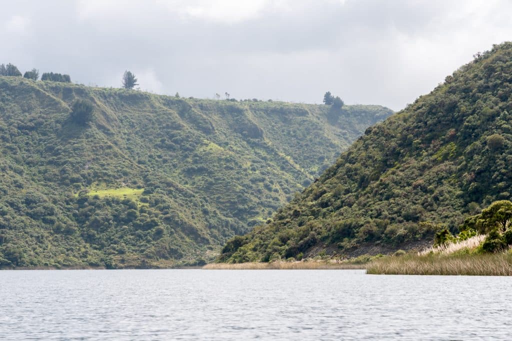 Cratère d'un volcan de la lagune Cuicocha en Équateur