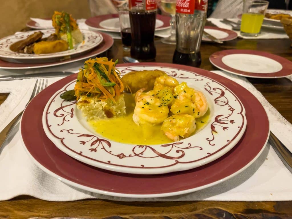 Assiette de crevettes au Las Palmeras Inn