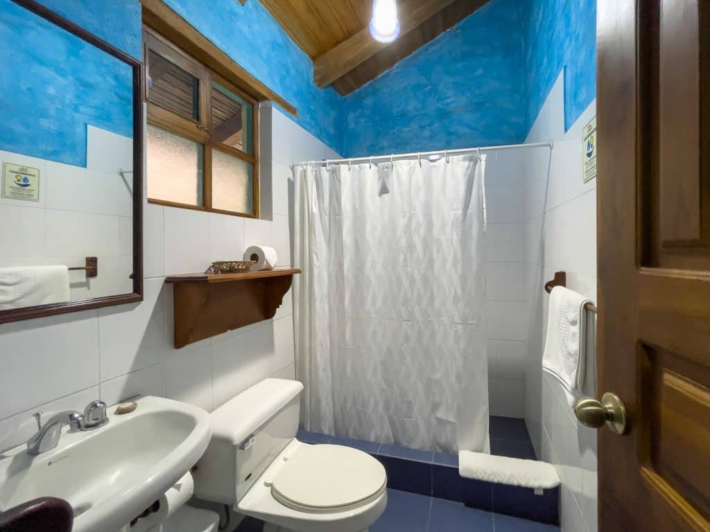 Salle de bains du Las Palmeras Inn