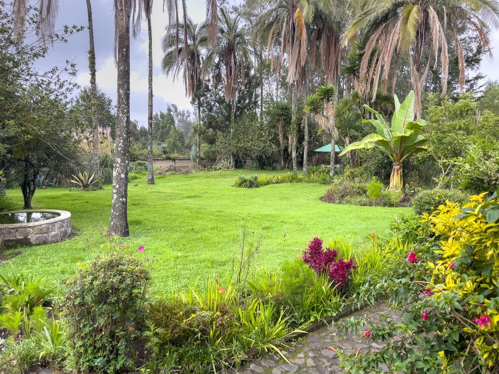 Terrain verdoyant Las Palmeras Inn à Otavalo